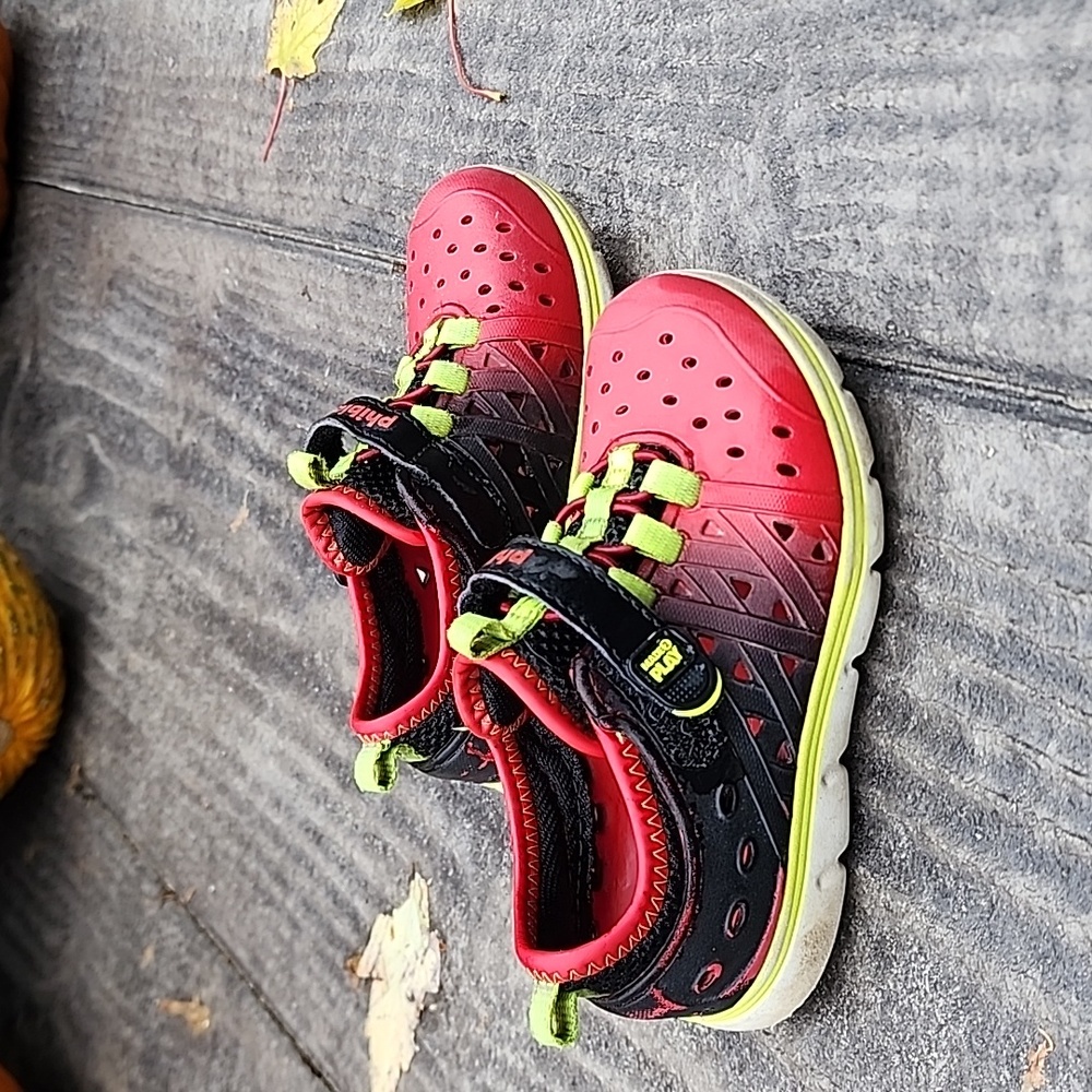 Striderite Toddler shoes